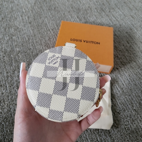 Louis Vuitton Vivienne Christmas 2021 Round Coin Purse in Damier Azur - Picture 3 of 7
